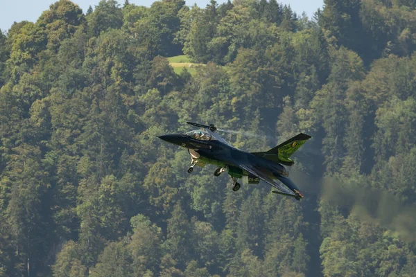 2023年8月18日 瑞士莫利斯洛克希德马丁F 16Am猎鹰战斗机将在空中表演 — 图库照片