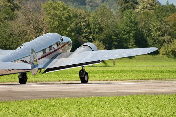 Mollis Schweiz August 2023 18125 Lockheed Model Electra Junior Historisches — Stockfoto