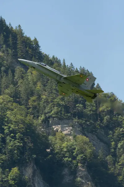 Mollis Svájc 2023 Augusztus Svájci Mcdonnell Douglas Hornet Harcos Előadásokat — Stock Fotó