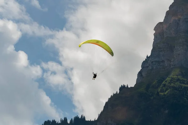 Mollis Switzerland August 2023 Parachute Performance Alpine Scenery Air Display — Stock Photo, Image