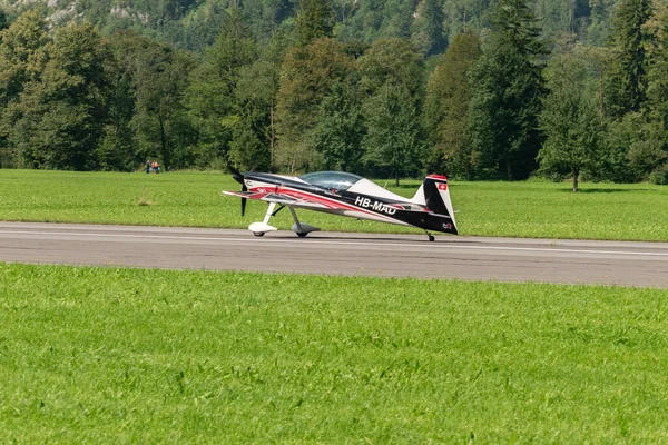 モリス スイス 2023 Mad Xtreme Air 航空機は滑走路に着陸しています — ストック写真