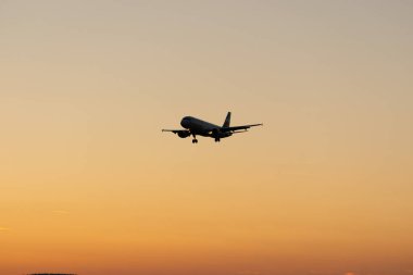 Zürih, İsviçre, 6 Eylül 2023 D-ABZK Eurowings Airbus A320-216 Pist 14 'e iniş yaptı.