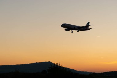 Zürih, İsviçre, 6 Eylül 2023 D-ABZK Eurowings Airbus A320-216 Pist 14 'e iniş yaptı.