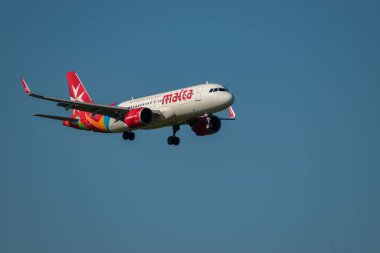 Zürih, İsviçre, 6 Eylül 2023 9H-NEB Air Malta Airbus A320-251N uçak iniş pisti 14