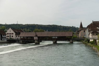 Bremgarten, Canton Aargau, İsviçre, 3 Eylül 2023 Tarihi ahşap Reuss köprüsü.