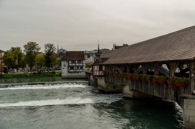Bremgarten, Canton Aargau, İsviçre, 3 Eylül 2023 Hostoric eski ve ahşap Reuss köprüsü