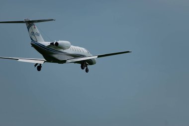 Altenrhein Havaalanı, Saint Gallen, İsviçre, 12 Eylül 2023 OE-FAF Cessna 525A CJ2 uçağı 28 nolu piste iniyor.