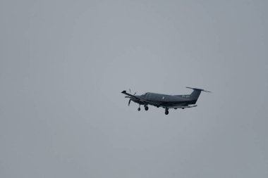 Zürih, İsviçre, 6 Aralık 2023 9H-SPY Pilatus PC-12 pervaneli uçak kalkış pisti 28.