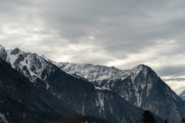 Triesenberg, Lihtenştayn, 31 Ocak 2023 Bulutlu bir günde Ren Vadisi 'nin muhteşem manzarası