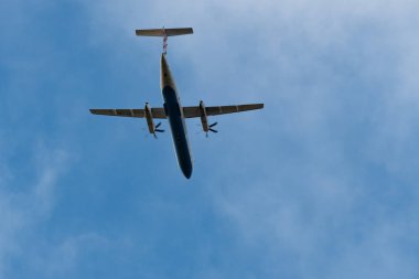 Zürih, İsviçre, 4 Ocak 2024 9A-CQD Hırvatistan Havayolları Bombardıman uçağı 8-Q402 pervaneli uçak 32 nolu pistten kalkıyor.