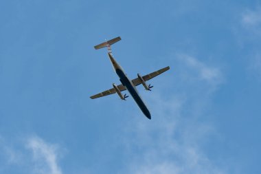 Zürih, İsviçre, 4 Ocak 2024 9A-CQD Hırvatistan Havayolları Bombardıman uçağı 8-Q402 pervaneli uçak 32 nolu pistten kalkıyor.