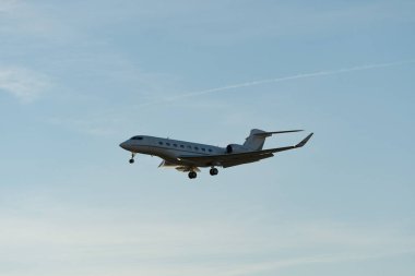 Zürih, İsviçre, 16 Ocak 2024 N-331AB Gulfstream G650ER uçağı Davos 'taki dünya ekonomik forumu sırasında 14. piste iniyor.