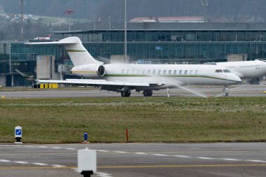 Zürih, İsviçre, 15 Ocak 2024 9H-DCGB DC Havacılık Malta Bombardıman Küresel 7500 uçakları Davos 'taki dünya ekonomik forumu sırasında geliyor.