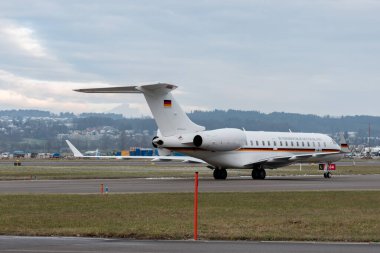 Zürih, İsviçre, 15 Ocak 2024 Alman Hava Kuvvetleri Bombacısı Global 6000 uçak Davos 'taki dünya ekonomik forumu sırasında geliyor.