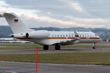 Zürih, İsviçre, 15 Ocak 2024 Alman Hava Kuvvetleri Bombacısı Global 6000 uçak Davos 'taki dünya ekonomik forumu sırasında geliyor.