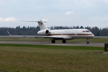 Zürih, İsviçre, 15 Ocak 2024 Alman Hava Kuvvetleri Bombacısı Global 6000 uçak Davos 'taki dünya ekonomik forumu sırasında geliyor.