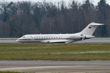 Zürih, İsviçre, 15 Ocak 2024 Alman Hava Kuvvetleri Bombacısı Global 6000 uçak Davos 'taki dünya ekonomik forumu sırasında geliyor.