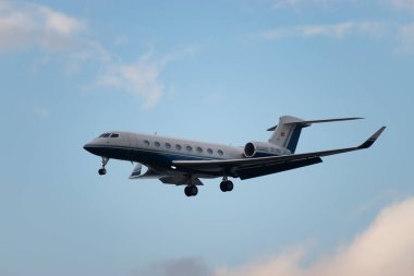 Zürih, İsviçre, 15 Ocak 2024 EC-OBZ Gulfstream G650ER uçağı Davos 'taki dünya ekonomik forumu sırasında 14. piste son yaklaşımında