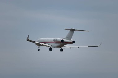 Zürih, İsviçre, 15 Ocak 2024 9H-VJE Vista Jet Bombacısı Global 6000 uçak Davos 'taki dünya ekonomik forumu sırasında 14. piste iniyor.