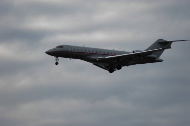 Zürih, İsviçre, 15 Ocak 2024 9H-VJE Vista Jet Bombacısı Global 6000 uçak Davos 'taki dünya ekonomik forumu sırasında 14. piste iniyor.