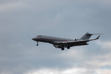 Zürih, İsviçre, 15 Ocak 2024 9H-VJE Vista Jet Bombacısı Global 6000 uçak Davos 'taki dünya ekonomik forumu sırasında 14. piste iniyor.