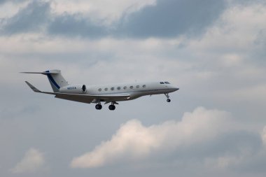 Zürih, İsviçre, 15 Ocak 2024 N-651XA Gulfstream G650ER uçağı Davos 'taki dünya ekonomik forumu sırasında 14. piste iniyor.