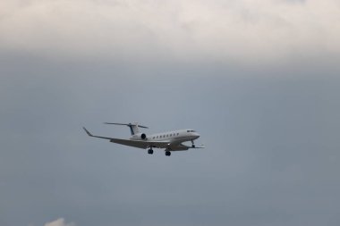 Zürih, İsviçre, 15 Ocak 2024 N-651XA Gulfstream G650ER uçağı Davos 'taki dünya ekonomik forumu sırasında 14. piste iniyor.