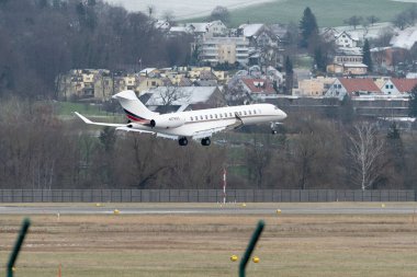 Zürih, İsviçre, 15 Ocak 2024 N-179QS Net Jets Global 7500 uçakları Davos 'taki dünya ekonomik forumu sırasında 14. piste iniyor.
