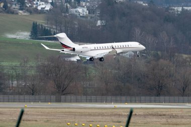 Zürih, İsviçre, 15 Ocak 2024 N-179QS Net Jets Global 7500 uçakları Davos 'taki dünya ekonomik forumu sırasında 14. piste iniyor.