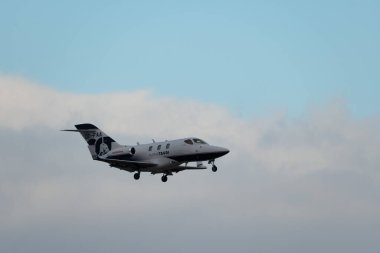 Zürih, İsviçre, 15 Ocak 2024 OE-FAA Uçan Boğalar Honda HA-420 Honda uçağı Davos 'taki dünya ekonomik forumu sırasında 14. piste iniyor.