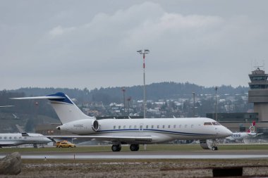 Zürih, İsviçre, 15 Ocak 2024 N-400BC Dünya Bombardıman uçağı Davos 'ta düzenlenen dünya ekonomik forumu sırasında