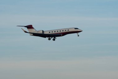 Zürih, İsviçre, 14 Ocak 2024 N-668FX Flex Jet Gulfstream G650 uçağı Davos 'taki dünya ekonomik forumu sırasında 14. piste yaklaşırken