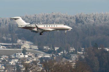 Zürih, İsviçre, 14 Ocak 2024 9H-VCS Vista Jet Bombardıman uçağı 350 uçak Davos 'taki dünya ekonomik forumu sırasında 14. piste iniyor.