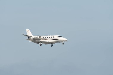 Zürih, İsviçre, 14 Ocak 2024 D-CANG Vista Jet Cessna 650XL Citation XLS + uçakları Davos 'taki dünya ekonomik forumu sırasında 14. piste yaklaşırken