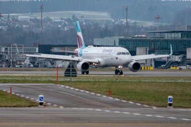 Zürih, İsviçre, 15 Ocak 2024 D-AEWF Eurowings Airbus A320-214