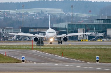 Zürih, İsviçre, 15 Ocak 2024 D-AEWF Eurowings Airbus A320-214