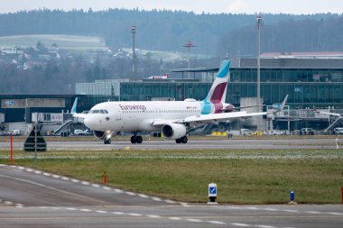 Zürih, İsviçre, 15 Ocak 2024 D-AEWF Eurowings Airbus A320-214