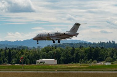 Zürih, İsviçre, 16 Haziran 2024 9H-VFN Vista Jet Bombardıman uçağı 605, 14 numaralı piste iniyor.