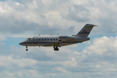 Zürih, İsviçre, 16 Haziran 2024 9A-CRO Hırvat Hükümeti Bombacı Challenger 604 uçağı 14 numaralı piste iniyor.