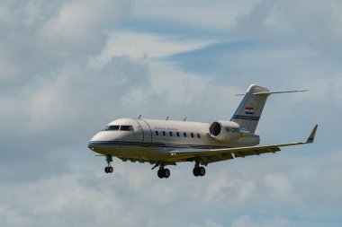 Zürih, İsviçre, 16 Haziran 2024 9A-CRO Hırvat Hükümeti Bombacı Challenger 604 uçağı 14 numaralı piste iniyor.