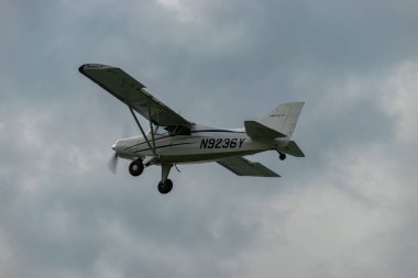 Wangen-Lachen, İsviçre, 26 Mayıs 2024 N-9236Y Maule MX-7-160 pervaneli uçak küçük bir havaalanından kalkıyor.