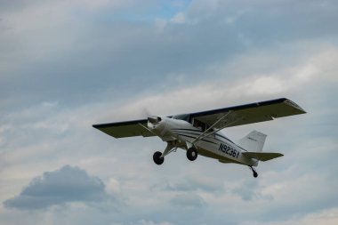 Wangen-Lachen, İsviçre, 26 Mayıs 2024 N-9236Y Maule MX-7-160 pervaneli uçak küçük bir havaalanından kalkıyor.