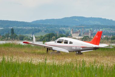 Wangen-Lachen, İsviçre, 26 Mayıs 2024 HB-PPW Piper PA-28 Archer II pervaneli uçak