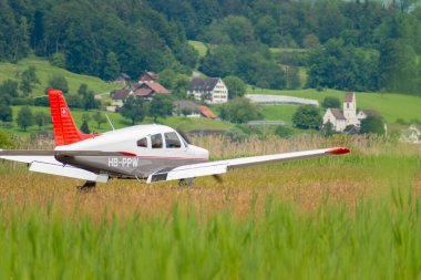 Wangen-Lachen, İsviçre, 26 Mayıs 2024 HB-PPW Piper PA-28 Archer II pervaneli uçak