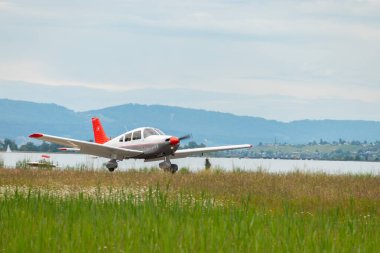 Wangen-Lachen, İsviçre, 26 Mayıs 2024 HB-PPW Piper PA-28 Archer II pervaneli uçak