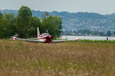 Wangen-Lachen, İsviçre, 26 Mayıs 2024 HB-EVT AS202 Bravo pervaneli uçak