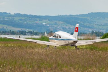 Wangen-Lachen, İsviçre, 26 Mayıs 2024 HB-PKF Piper PA-28-236 pervaneli uçak