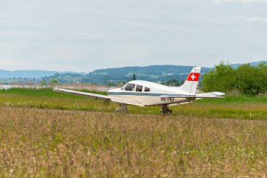 Wangen-Lachen, İsviçre, 26 Mayıs 2024 HB-PKF Piper PA-28-236 pervaneli uçak