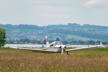 Wangen-Lachen, İsviçre, 26 Mayıs 2024 HB-PKF Piper PA-28-236 pervaneli uçak