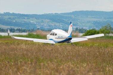 Wangen-Lachen, İsviçre, 26 Mayıs 2024 HB-OZV Piper PA-28-180 pervaneli uçak